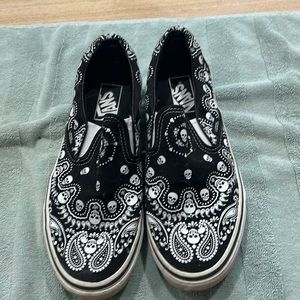 Women’s Vans skull slip one